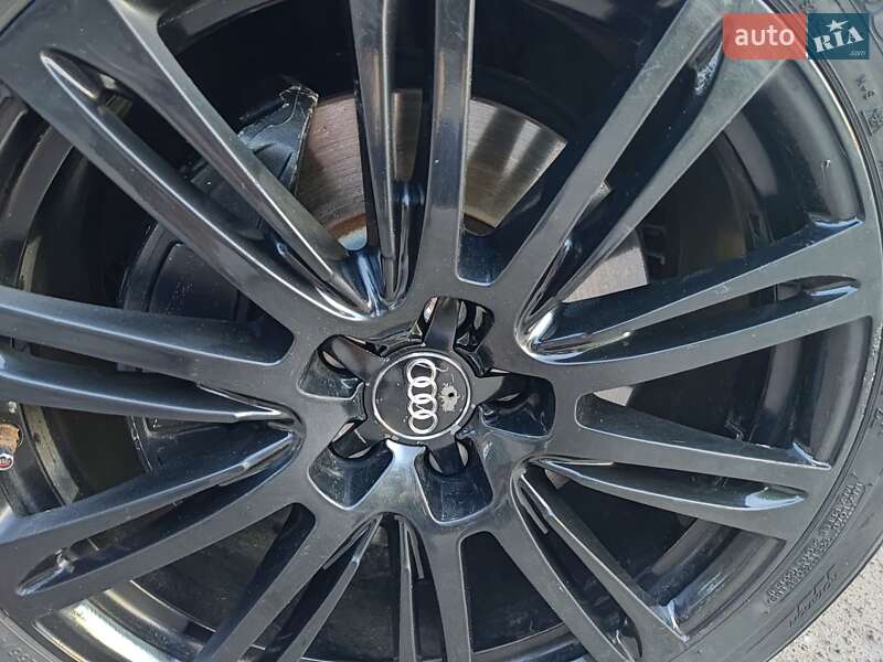 Седан Audi A8 2013 в Житомире