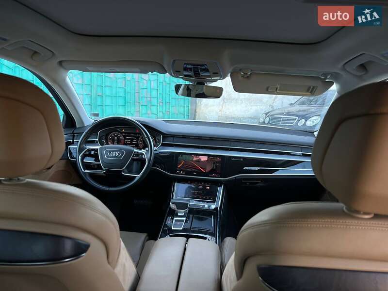 Седан Audi A8 2018 в Миколаєві