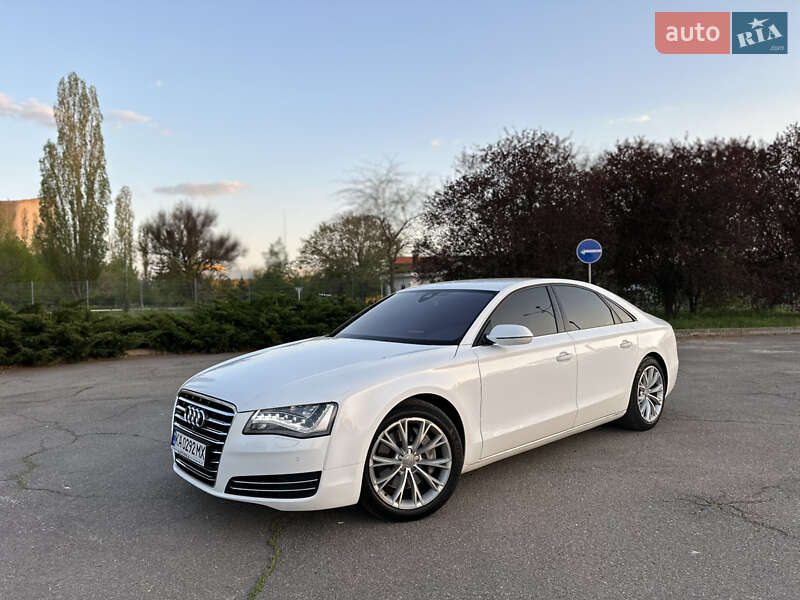 Седан Audi A8 2012 в 