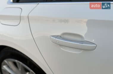 Седан Audi A8 2012 в 
