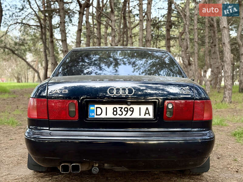 Седан Audi A8 1995 в Николаеве