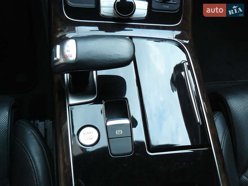 Седан Audi A8 2013 в Ивано-Франковске