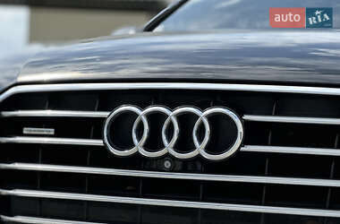 Седан Audi A8 2015 в 