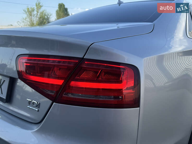 Седан Audi A8 2010 в Лубнах