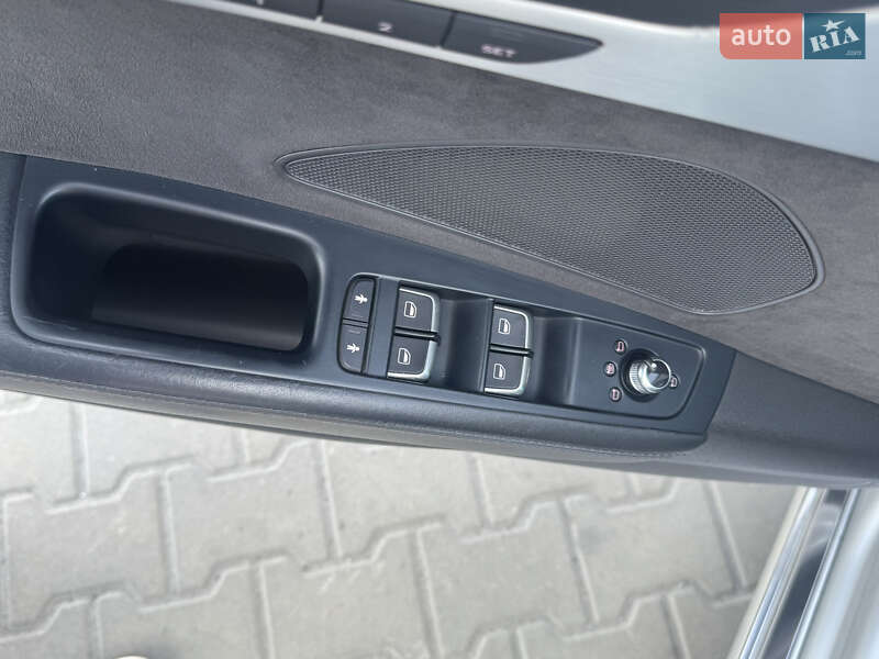 Седан Audi A8 2010 в Лубнах