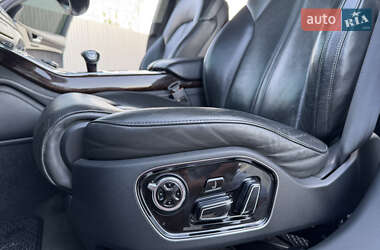 Седан Audi A8 2010 в 