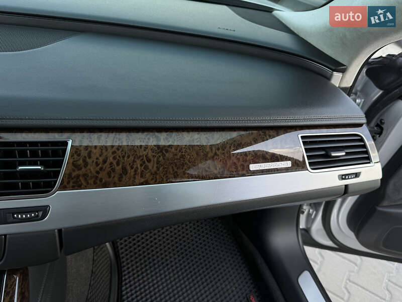 Седан Audi A8 2010 в Лубнах