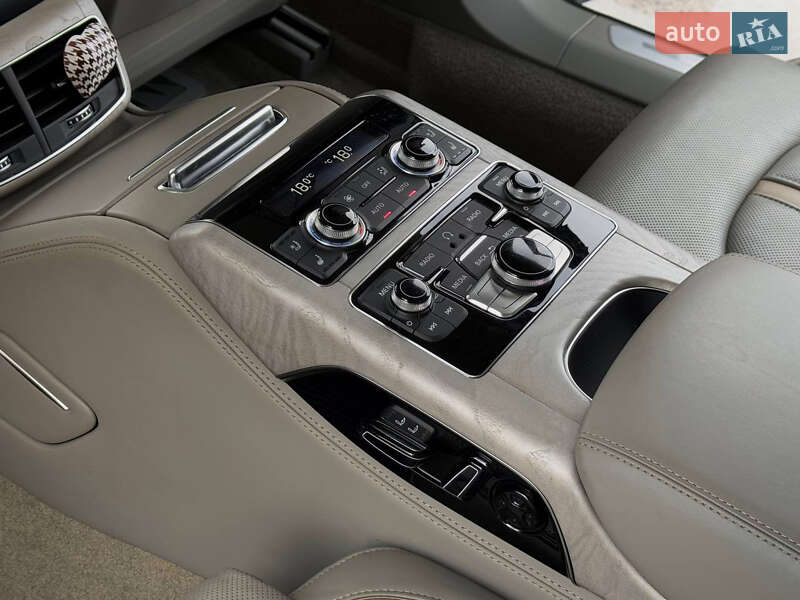 Седан Audi A8 2013 в Киеве