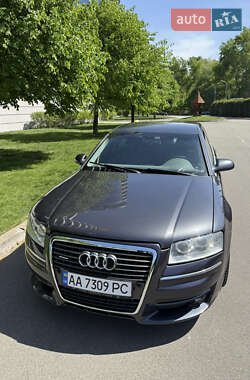 Седан Audi A8 2004 в 