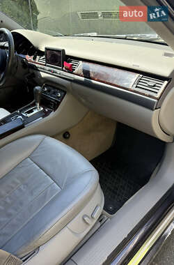 Седан Audi A8 2004 в 