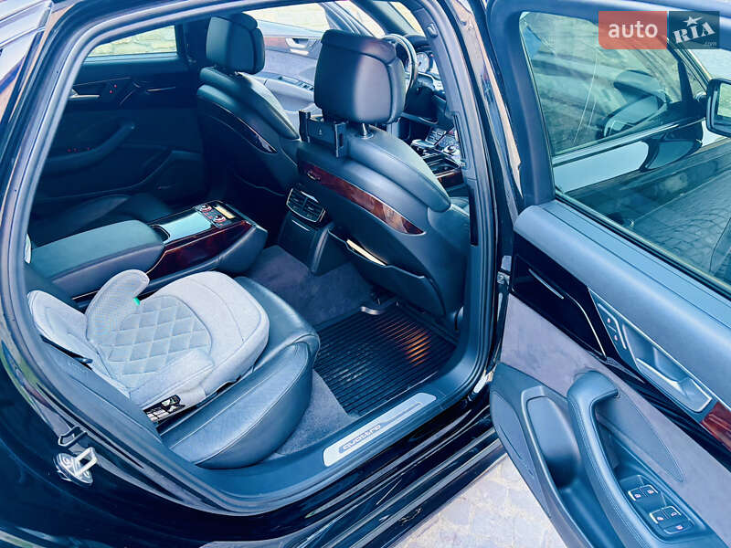 Седан Audi A8 2015 в Хмельницькому