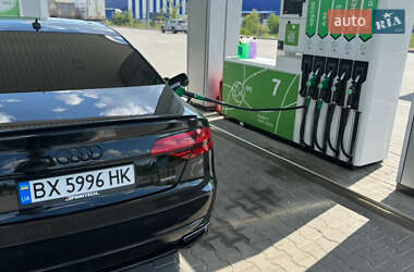 Седан Audi A8 2015 в 