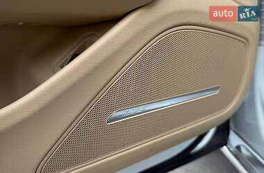Седан Audi A8 2016 в 