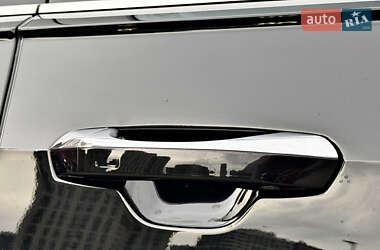 Седан Audi A8 2019 в 