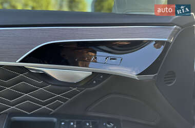 Седан Audi A8 2020 в 