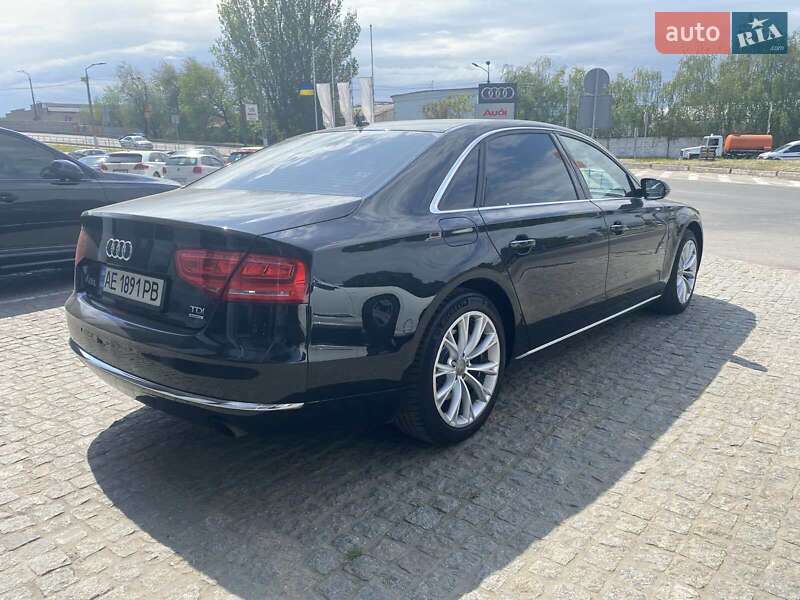 Седан Audi A8 2012 в Днепре