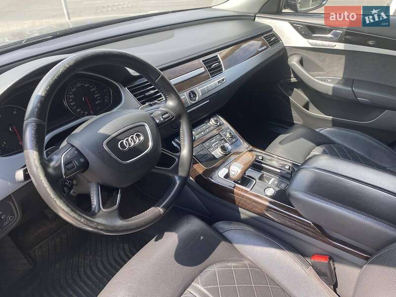 Седан Audi A8 2012 в Днепре