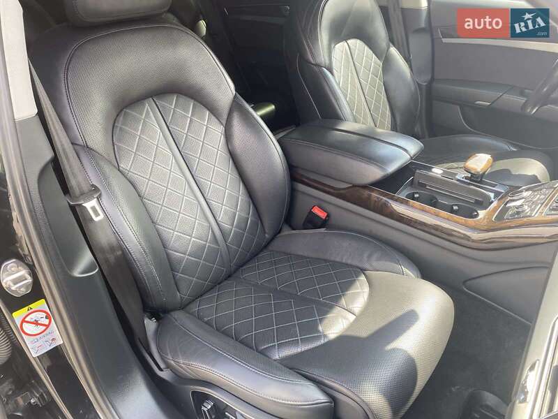 Седан Audi A8 2012 в Днепре
