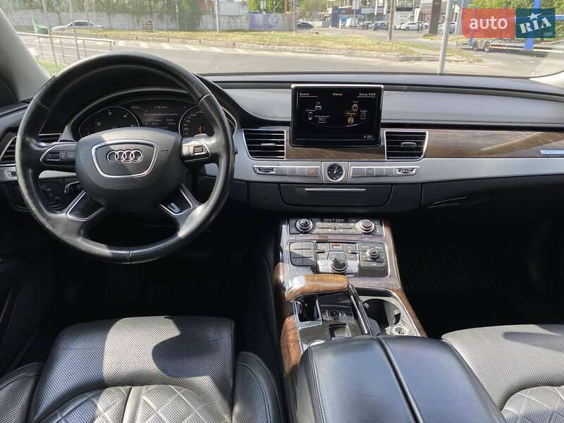Седан Audi A8 2012 в Днепре