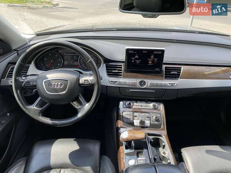 Седан Audi A8 2012 в Днепре