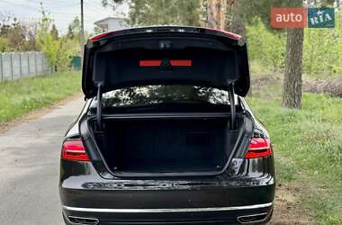 Седан Audi A8 2017 в 