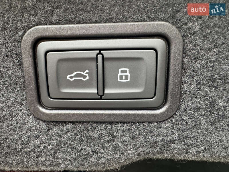 Седан Audi A8 2018 в Днепре