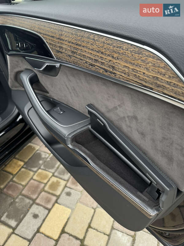 Седан Audi A8 2018 в Днепре