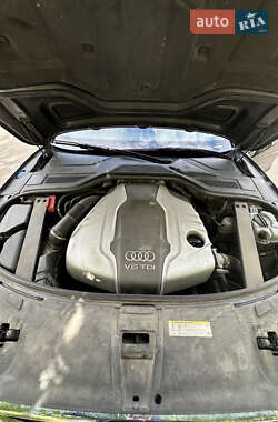 Седан Audi A8 2017 в 