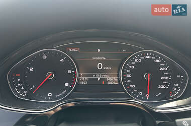 Седан Audi A8 2017 в 