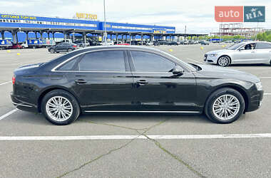 Седан Audi A8 2017 в 