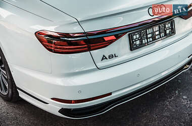 Седан Audi A8 2022 в 