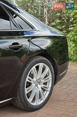 Седан Audi A8 2015 в 