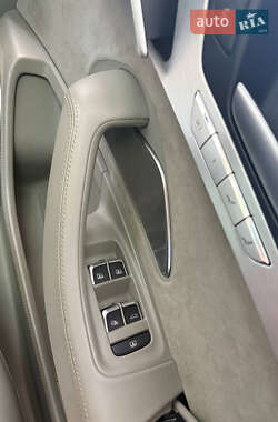 Седан Audi A8 2013 в 