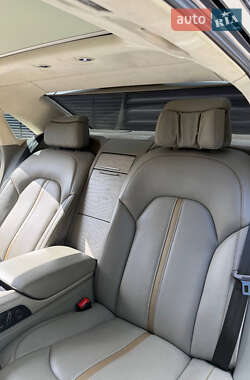 Седан Audi A8 2013 в 