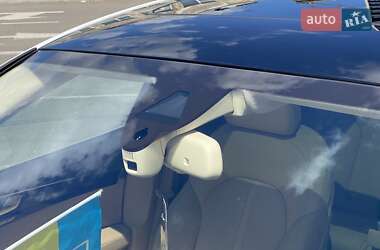 Седан Audi A8 2015 в 