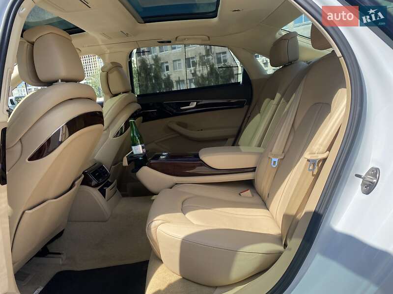 Седан Audi A8 2015 в Киеве