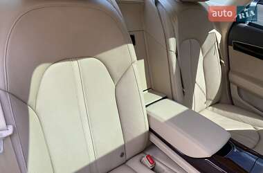 Седан Audi A8 2015 в 