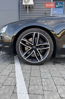 Седан Audi A8 2015 в 