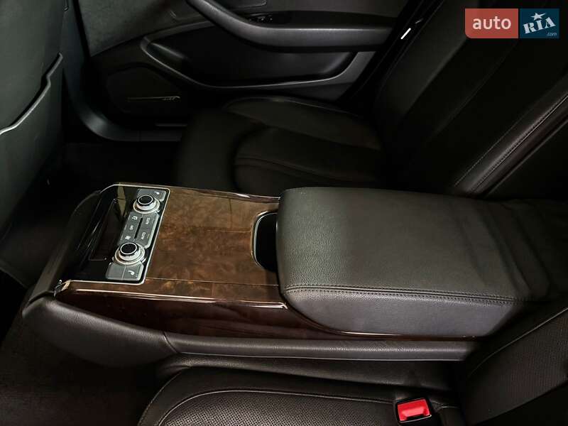 Седан Audi A8 2014 в Киеве