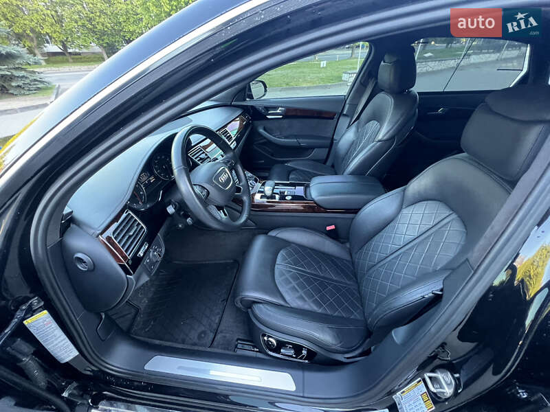 Седан Audi A8 2013 в Луцьку