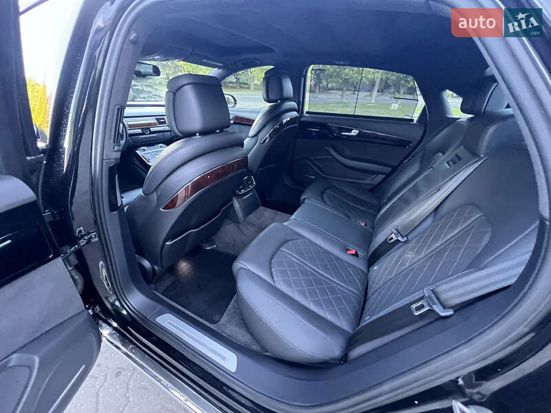 Седан Audi A8 2013 в Луцьку