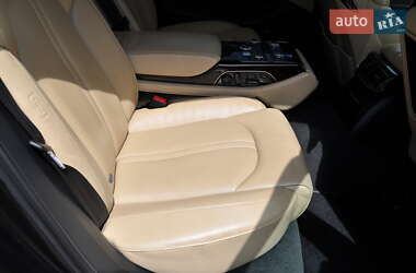 Седан Audi A8 2012 в 