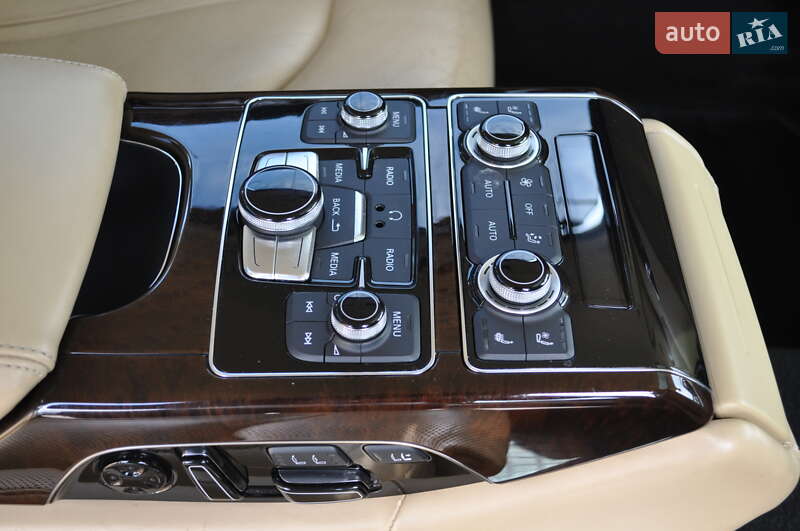 Седан Audi A8 2012 в Киеве