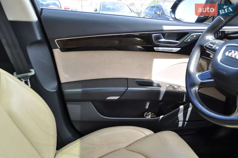 Седан Audi A8 2012 в Киеве