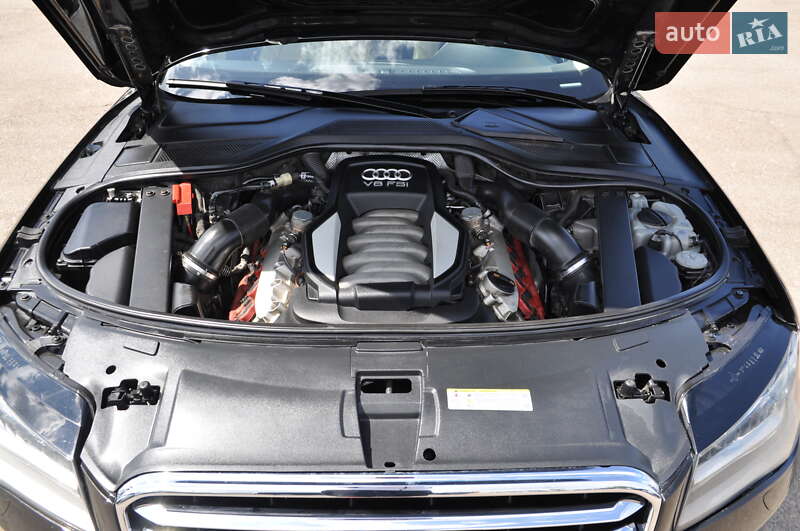 Седан Audi A8 2012 в Киеве