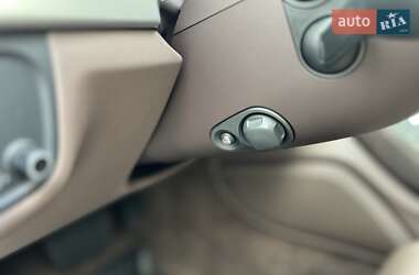 Седан Audi A8 2012 в 
