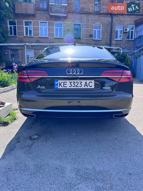 Седан Audi A8 2017 в Днепре