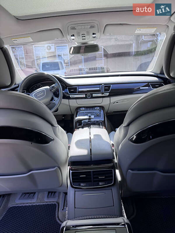 Седан Audi A8 2017 в Днепре