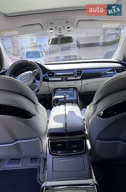 Седан Audi A8 2017 в 