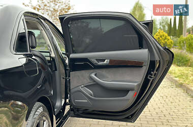 Седан Audi A8 2015 в 